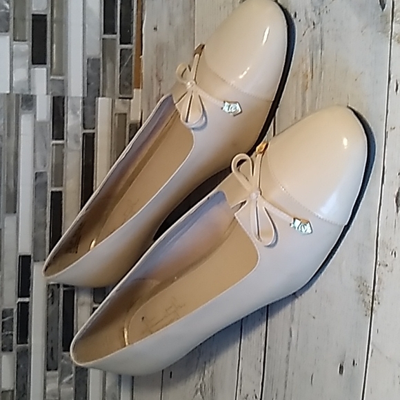 Soft Style Shoes - Soft style 10M ladies flats dress shoes